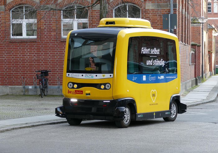 vehicle-g7de2b272f_1920.jpg